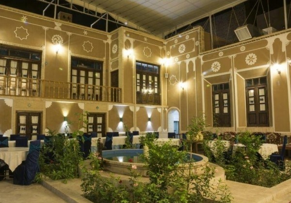 فضای داخلی هتل سنتی رز یزد
